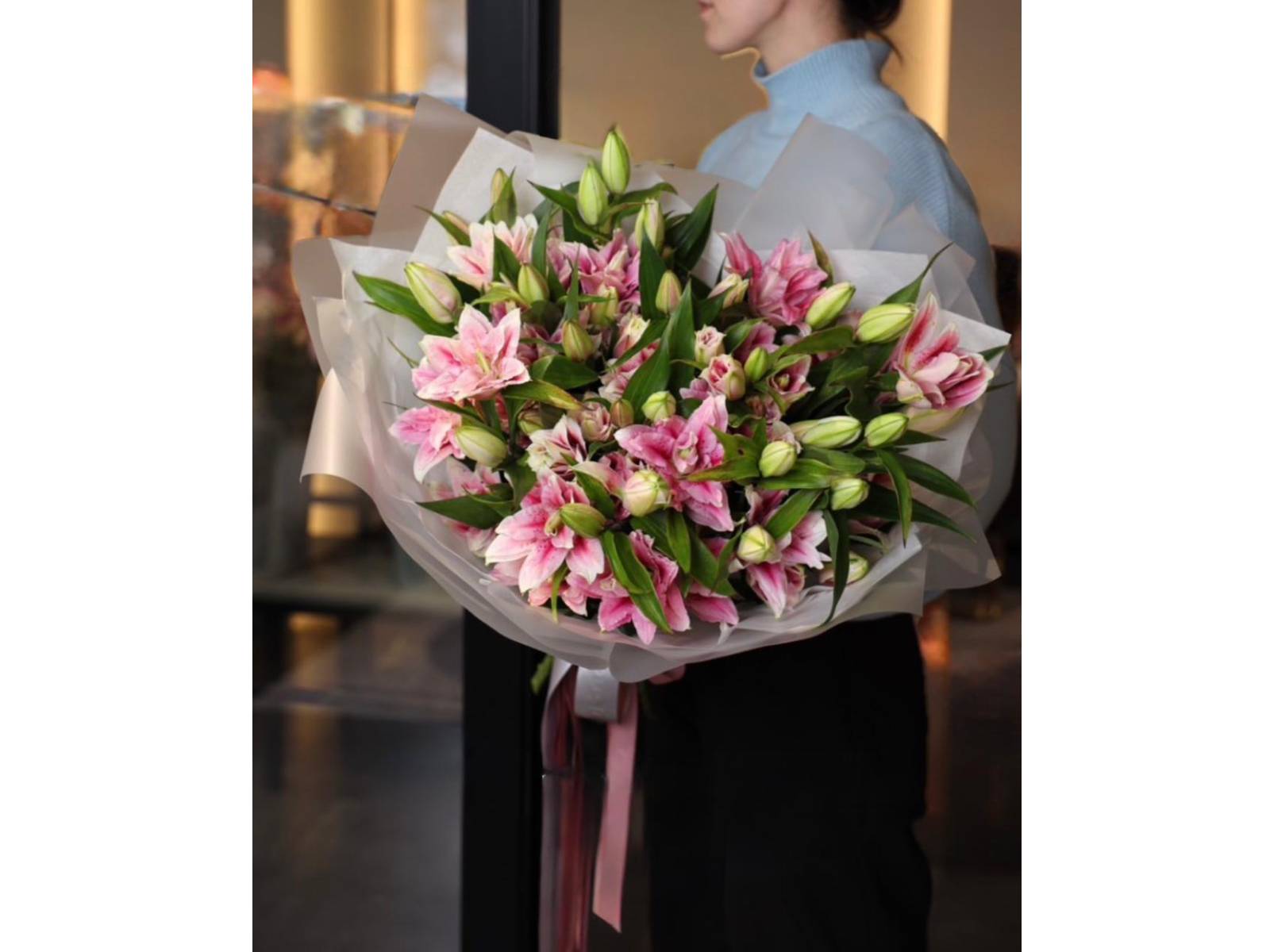 ვარდისფერი ლილიების თაიგული