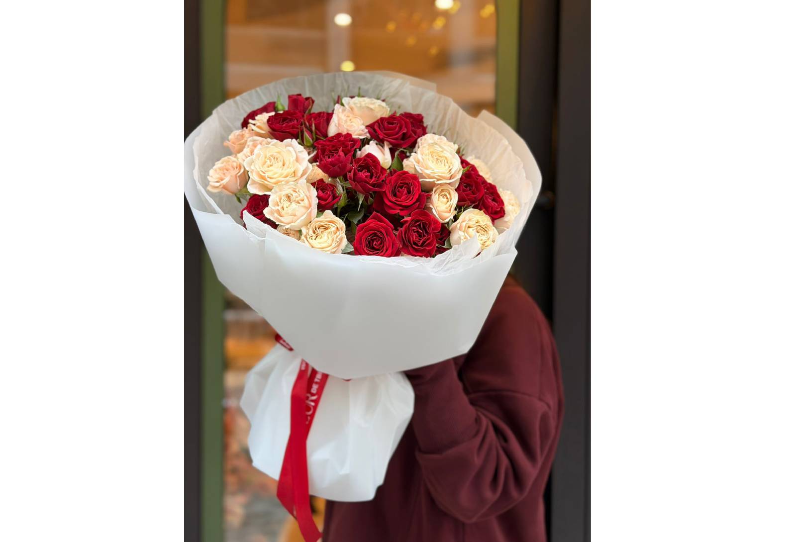 თაიგული Red & Ivory