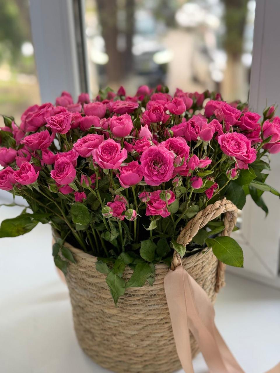 ვარდისფერით სავსე  სიყვარულის  კალათი