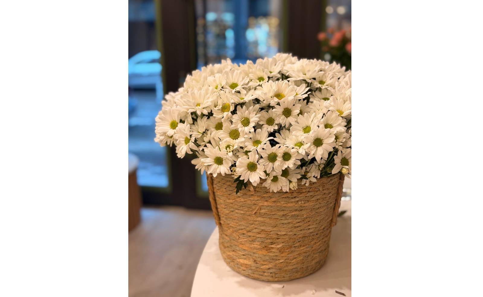 გვირილებით სავსე კალათი