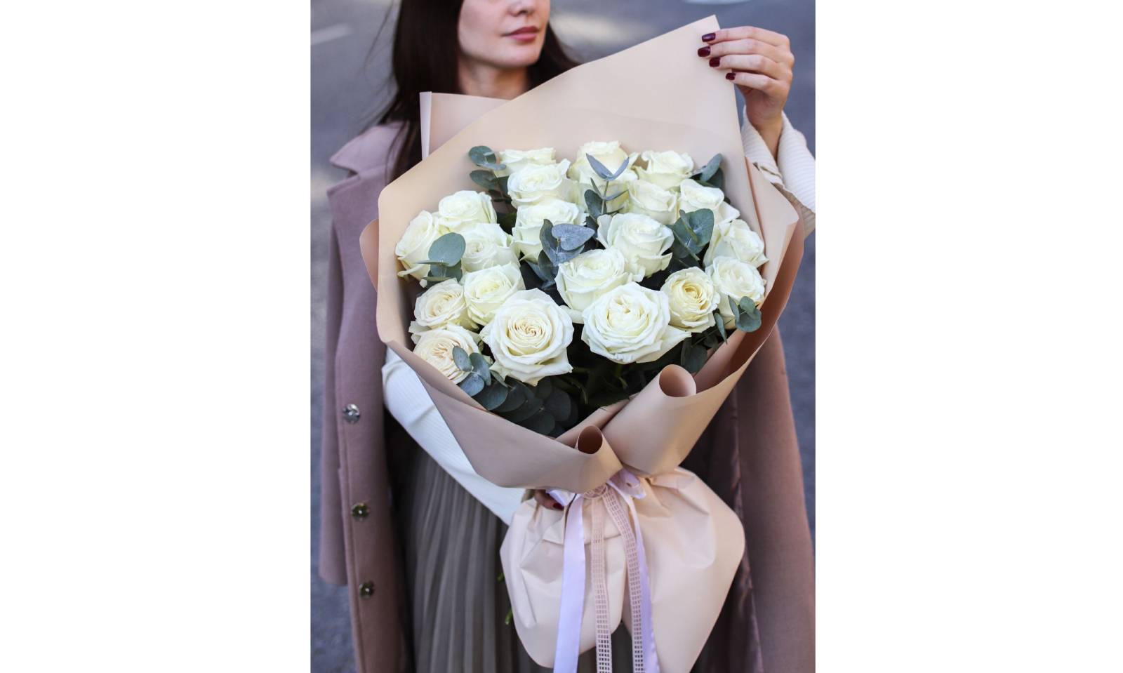 თეთრი ვარდების თაიგული